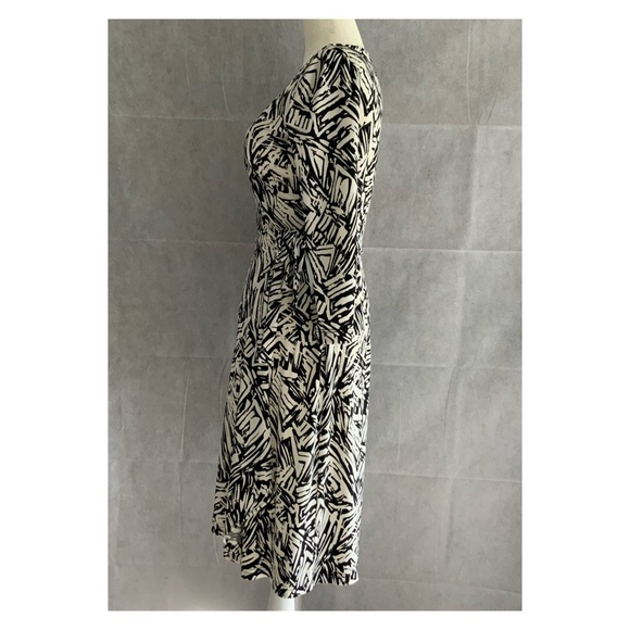 BCBGMAXAZRIA Printed Wrap Dress Sz Small - Picture 3 of 6